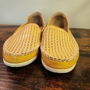 Earth Origins Lizzy Loafers Size 9.5 Amber Yellow